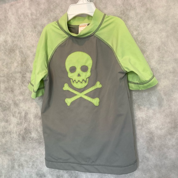 GYMBOREE Boys Skull and Bones Pirate Swim Top Rash Guard Lime Green Size 5 - Picture 2 of 10